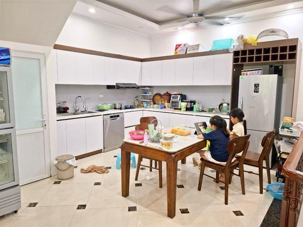 Chính chủ cần bán, nhà văn phú hà đông, 50m2 mặt tiền 5,36m, sẵn nhà 6 tầng mới đẹp, giá 15 tỷ