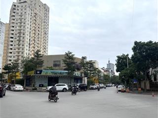 Anh trai em đang cần tiền bán gấp lô đất trục đường đôi ngay kđt văn khê hà đông, giá nào cũng bán