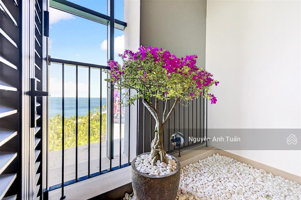 Bán căn studio quỹ ngoại giao view biển, đẹp nhất phú quốc, hướng mát, 30m2nhận nhà với 652 triệu