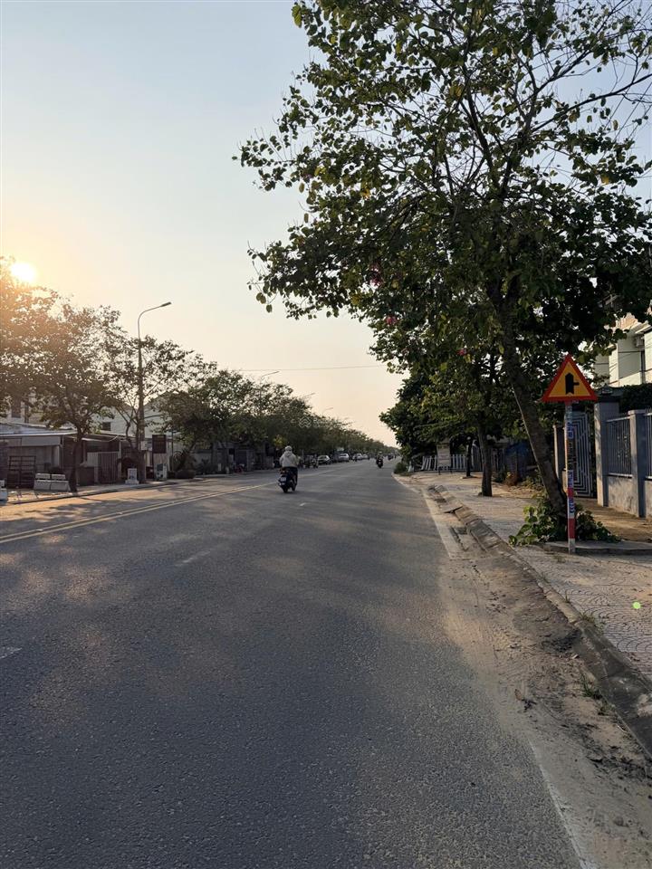 Đất mặt tiền nguyễn tất thành hội an ngang 9m diện tích 200m2 giá 7.5 tỷ cự