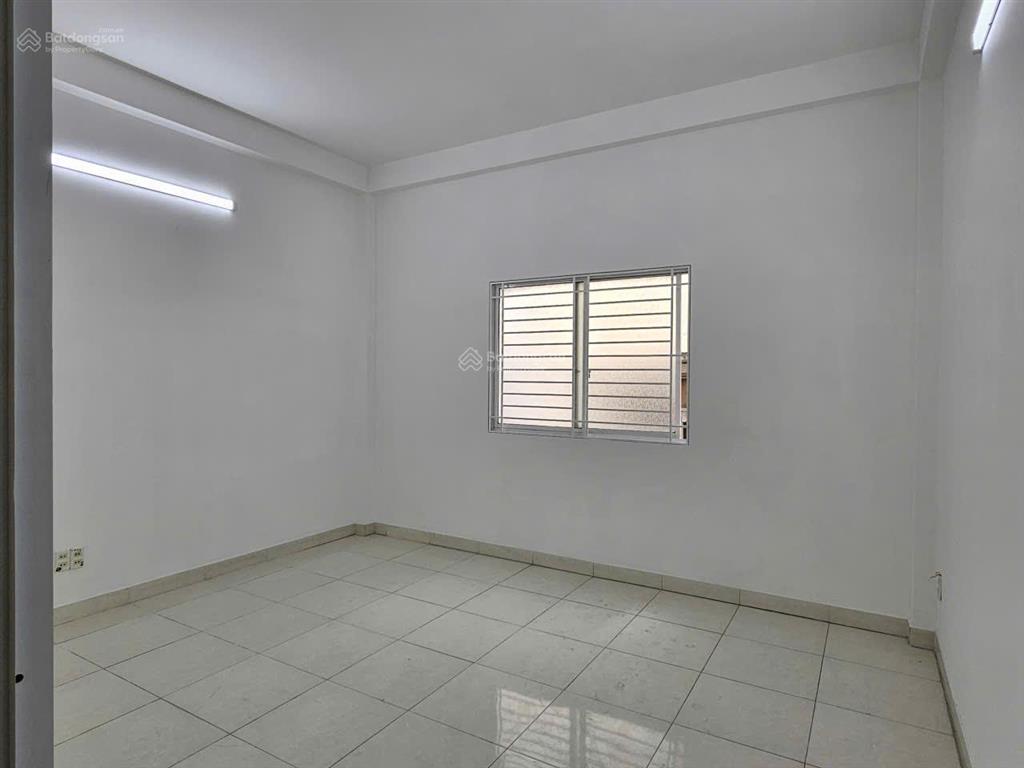 Bán nhà mặt tiền, đường trước nhà 33m