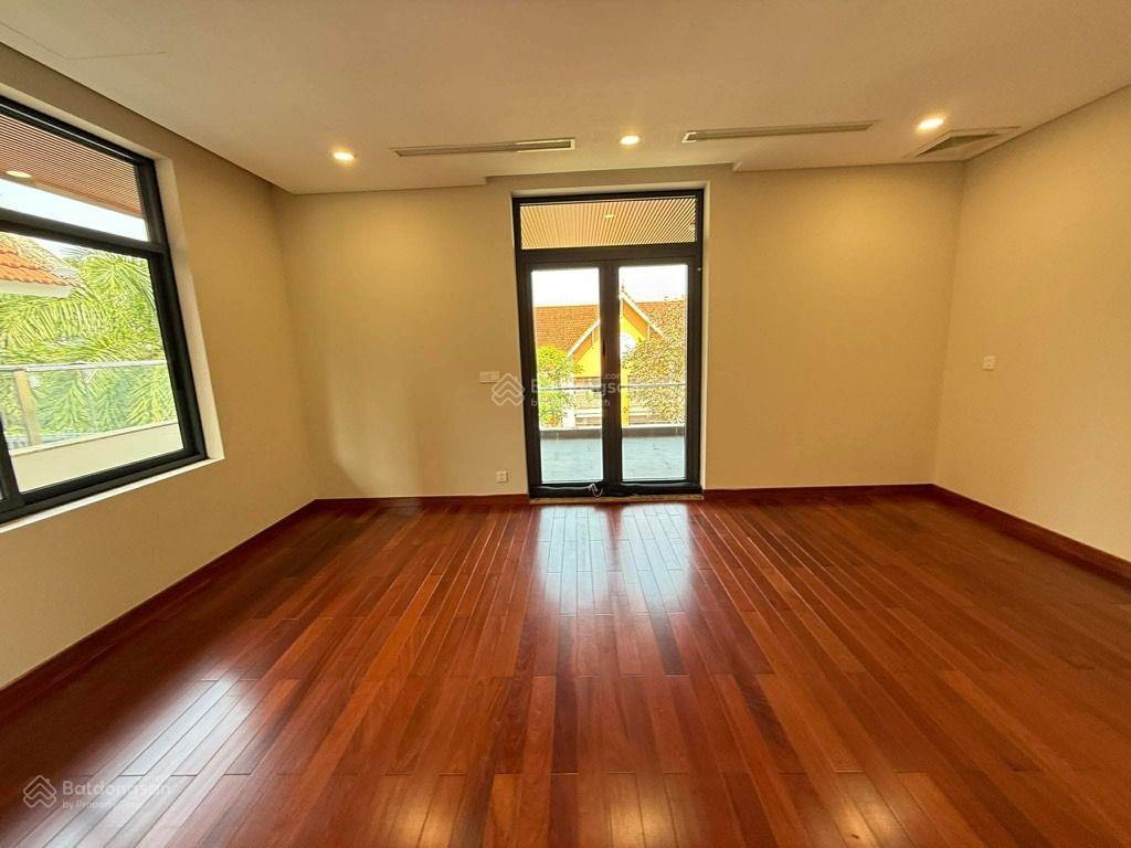 Biệt thự vip làng quốc tế thăng long diện tích 202m² 5tầng 2 mặt ô tô kinh doanh đỉnh