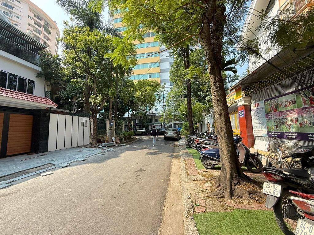 Biệt thự vip làng quốc tế thăng long diện tích 202m² 5tầng 2 mặt ô tô kinh doanh đỉnh