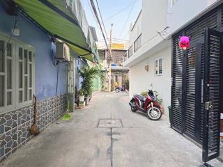 Đường 5m thông  ngay miếu gò xoài  lvq 3 tầng (3pn )ở ngay  shr nở hậu 32m2 chỉ 4.x tỷ xíu