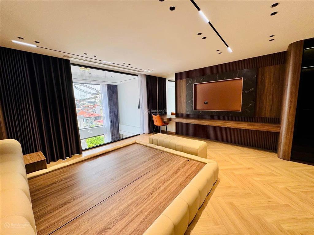 Đối diện royal! bán nhà lô góc vũ tông phan, 48m2*7t*5.2m mt, thang máy, ngõ thông, cực nông, mới!