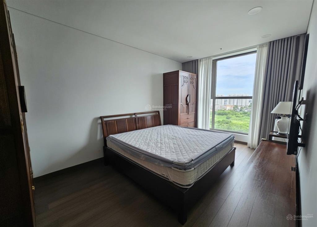Cho thuê căn góc 96m2 tầng cực đẹp tại khai sơn, full nội thất grandbois pháp. giá 15 triệu/tháng