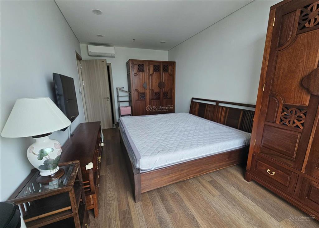 Cho thuê căn góc 96m2 tầng cực đẹp tại khai sơn, full nội thất grandbois pháp. giá 15 triệu/tháng