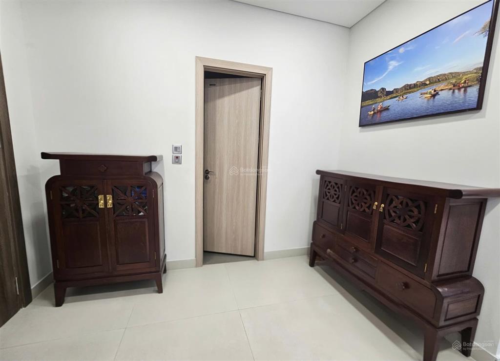 Cho thuê căn góc 96m2 tầng cực đẹp tại khai sơn, full nội thất grandbois pháp. giá 15 triệu/tháng