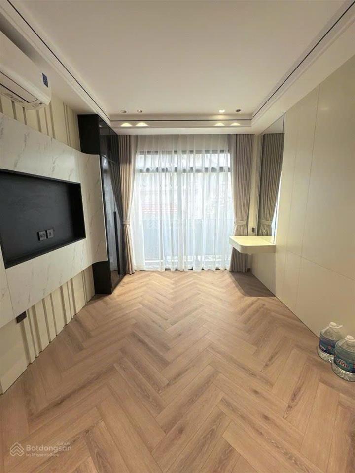 Hiếm có 1 căn!! chỉ nhỉnh 6.5 tỷ sở hữu nhà phố nguyễn văn cừ, 30m2, 5 tầng xây mới, ô tô đỗ cửa