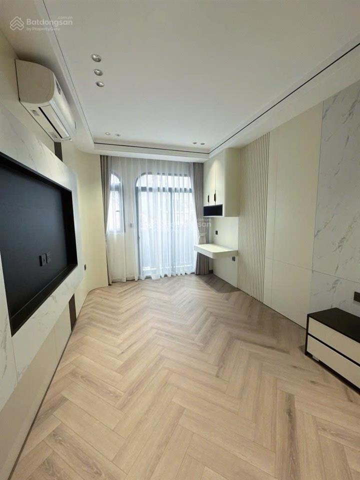 Hiếm có 1 căn!! chỉ nhỉnh 6.5 tỷ sở hữu nhà phố nguyễn văn cừ, 30m2, 5 tầng xây mới, ô tô đỗ cửa