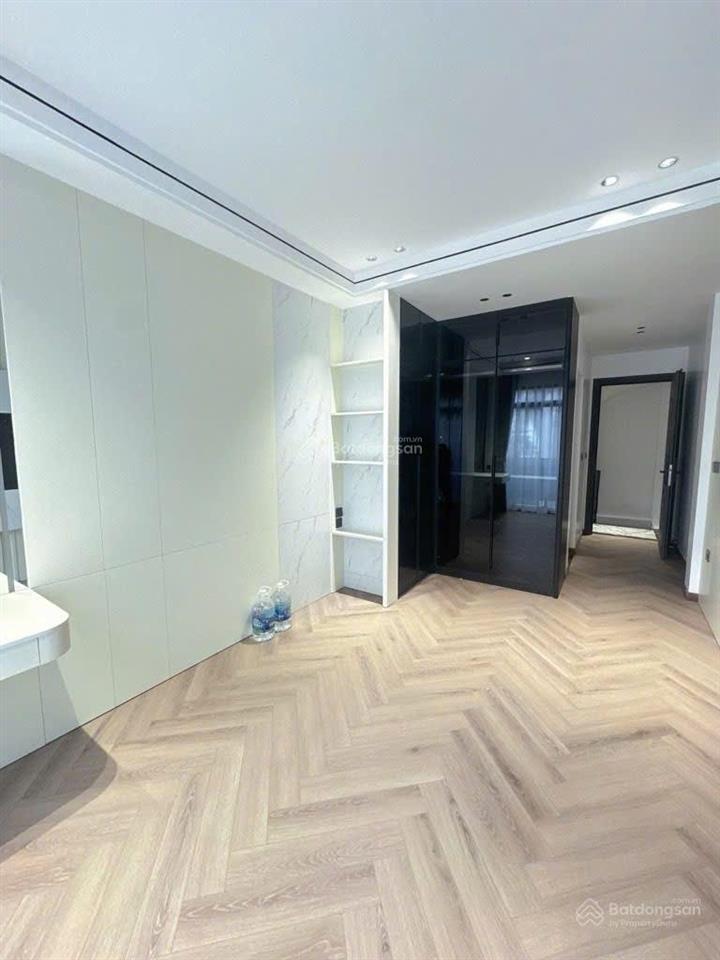 Hiếm có 1 căn!! chỉ nhỉnh 6.5 tỷ sở hữu nhà phố nguyễn văn cừ, 30m2, 5 tầng xây mới, ô tô đỗ cửa