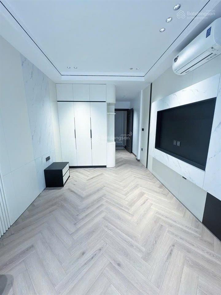 Hiếm có 1 căn!! chỉ nhỉnh 6.5 tỷ sở hữu nhà phố nguyễn văn cừ, 30m2, 5 tầng xây mới, ô tô đỗ cửa