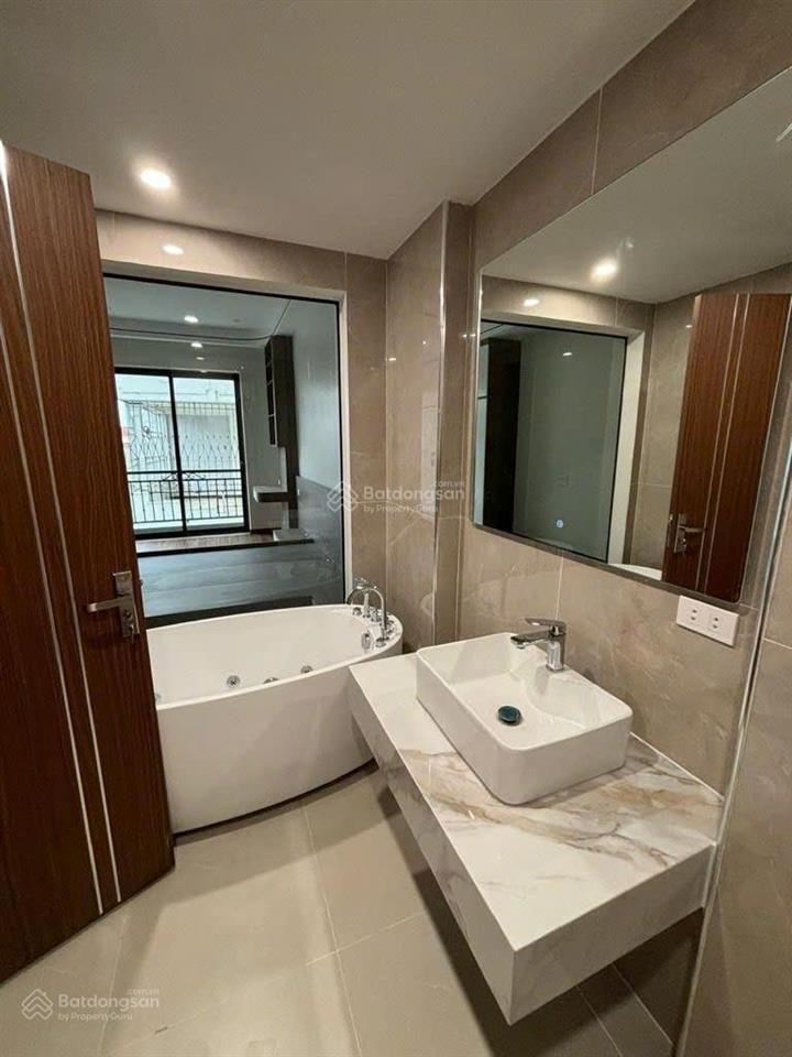 Hàng hiếm duy nhất! nhà phố nguyễn văn cừ  40m2  5 tầng nhỉnh 11 tỷ  gara ô tô  lõi trung tâm