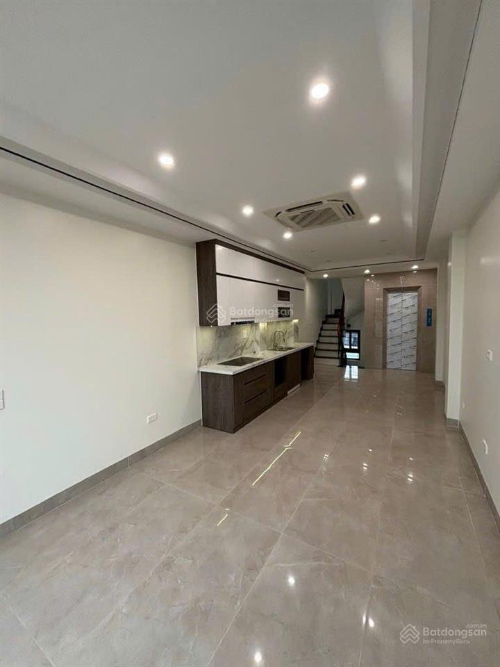 Hàng hiếm duy nhất! nhà phố nguyễn văn cừ  40m2  5 tầng nhỉnh 11 tỷ  gara ô tô  lõi trung tâm