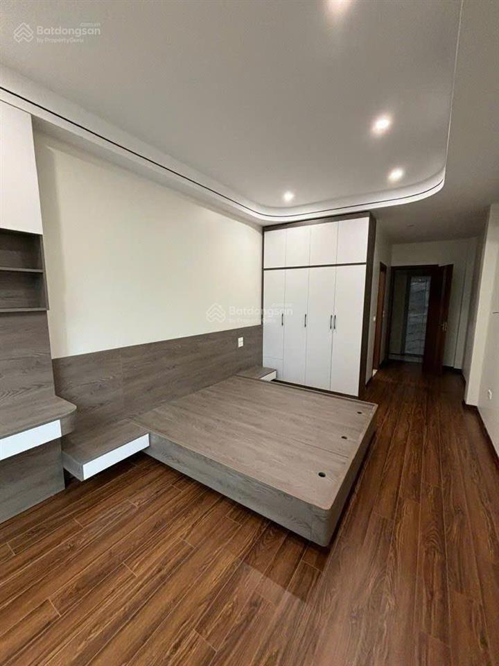Hàng hiếm duy nhất! nhà phố nguyễn văn cừ  40m2  5 tầng nhỉnh 11 tỷ  gara ô tô  lõi trung tâm