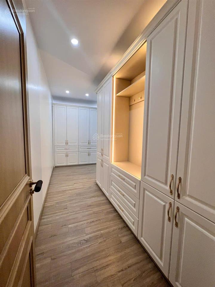 Chỉ 18 tỷ mà có nhà hồng tiến  thang máy vỉa hè  kinh doanh ô tô tránh  không xem là thiệt