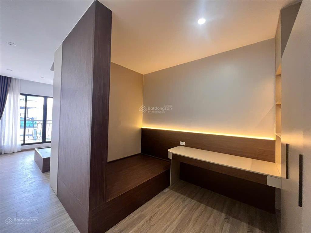 Chỉ 18 tỷ mà có nhà hồng tiến  thang máy vỉa hè  kinh doanh ô tô tránh  không xem là thiệt