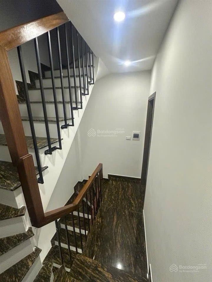 Giảm chào 400tr  trung tâm phố thạch bàn  40m2  5 tầng  gần ô tô  chỉ hơn 7 tỷ  full nội thất