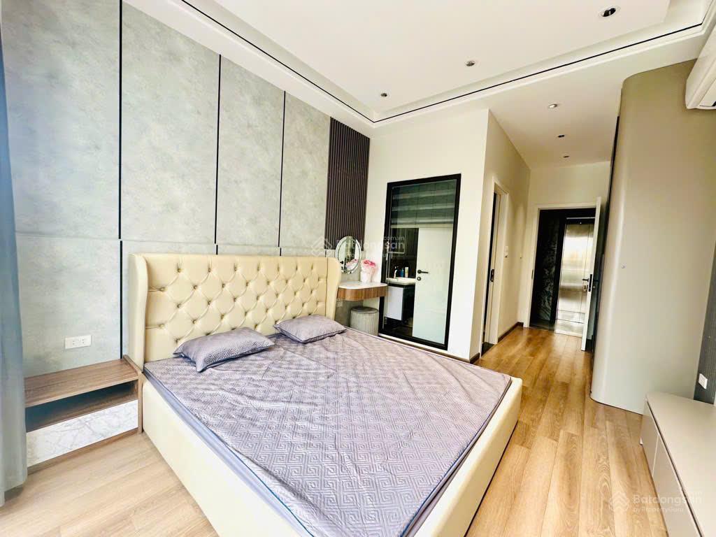 Hiếm! nhà phố việt hưng  45m 6 tầng 3 ngủ chỉ 10 tỷ  gara ô tô  lô góc  full nội thất xịn