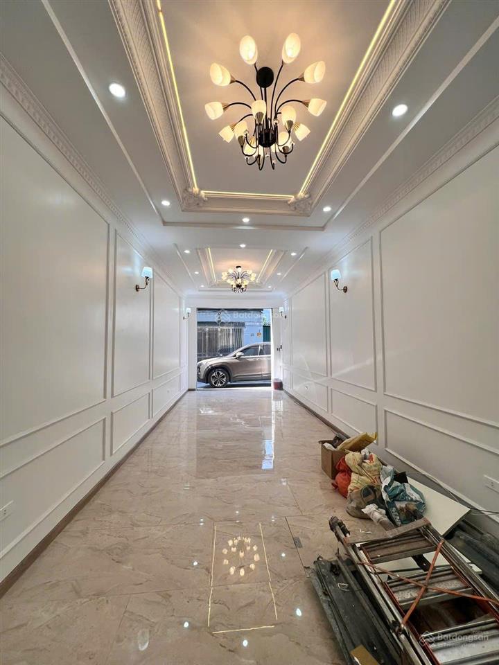 Chỉ 18 tỷ mà có nhà hồng tiến  thang máy  vỉa hè  kinh doanh  ô tô tránh  không xem là thiệt