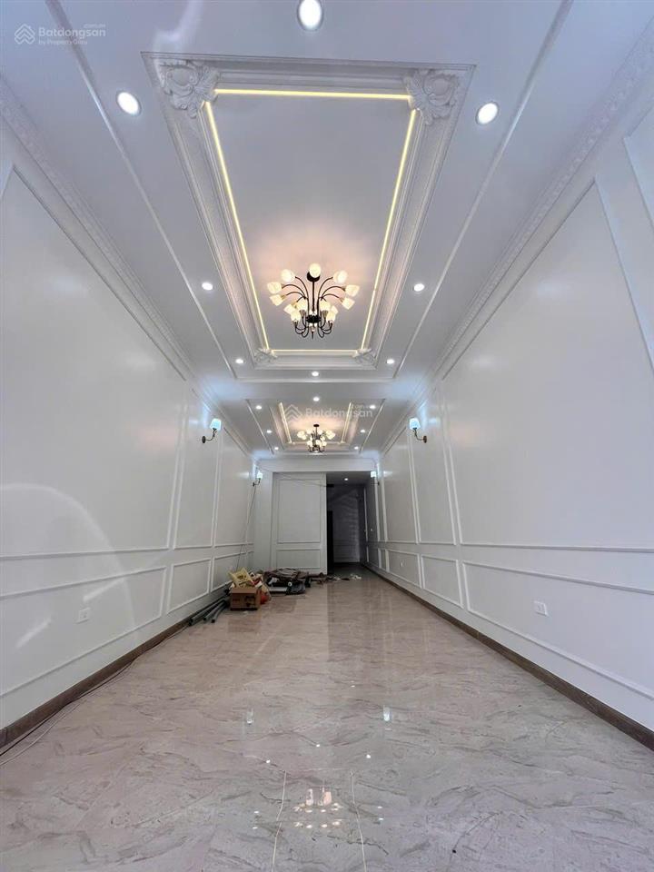 Chỉ 18 tỷ mà có nhà hồng tiến  thang máy  vỉa hè  kinh doanh  ô tô tránh  không xem là thiệt