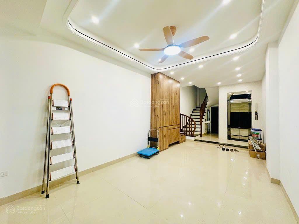 Hiếm!!! chỉ 7 tỷ sở hữu nhà mới giang biên  45m2  5 tầng  ô tô đỗ cửa  gần phố  đầu tư đẹp