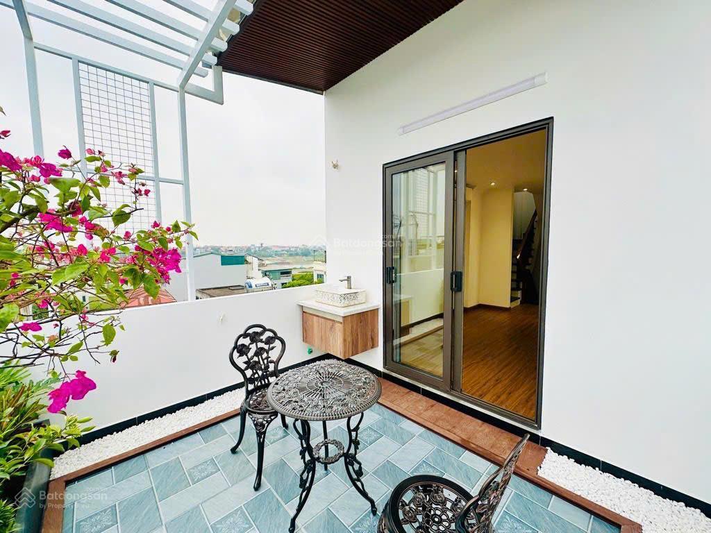 Hiếm!!! chỉ 7 tỷ sở hữu nhà mới giang biên  45m2  5 tầng  ô tô đỗ cửa  gần phố  đầu tư đẹp