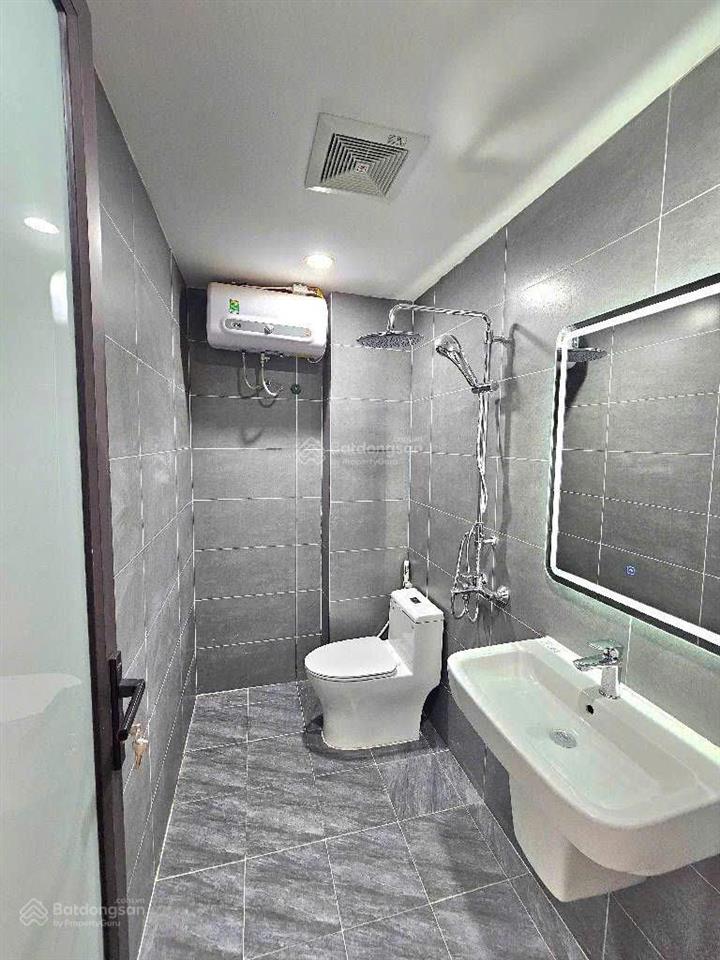Tuyệt chủng! nhà dân xây  68m2  2 mặt ngõ  ô tô đỗ cửa gần cầu vĩnh tuy nhà dân xây 10 tỷ