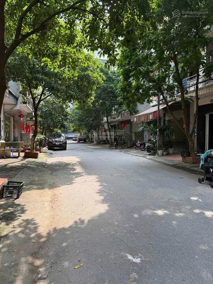 Bán gấp nhà cấp 4 tại xa la31 mô tô qua nhà.kinh doanh.cho thuê.đầu tưchỉ vài bước ra phố7.4 tỉ
