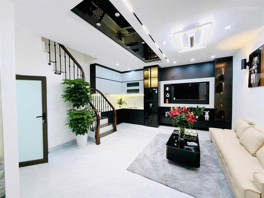 Mặt phố hoa bằng siêu kinh doanh 40.5m xây mới 5 tầng dòng tiền cao, chỉ 14.x tỷ