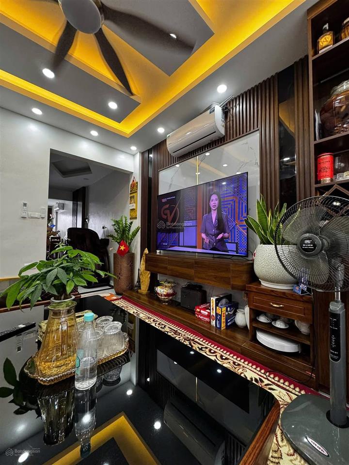 Hiếm quan nhân 45m2 x 5t mt 4.2m vỉa hè ô tô tránh phân lô cán bộ 16. x tỷ