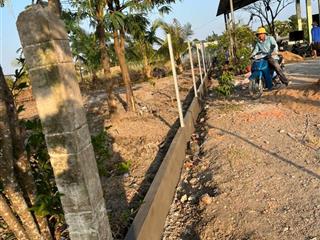 Đã xây tường xung quanh, có nhà cấp 4, có ao cá, trại nuôi gà, vườn trồng rau sạch.