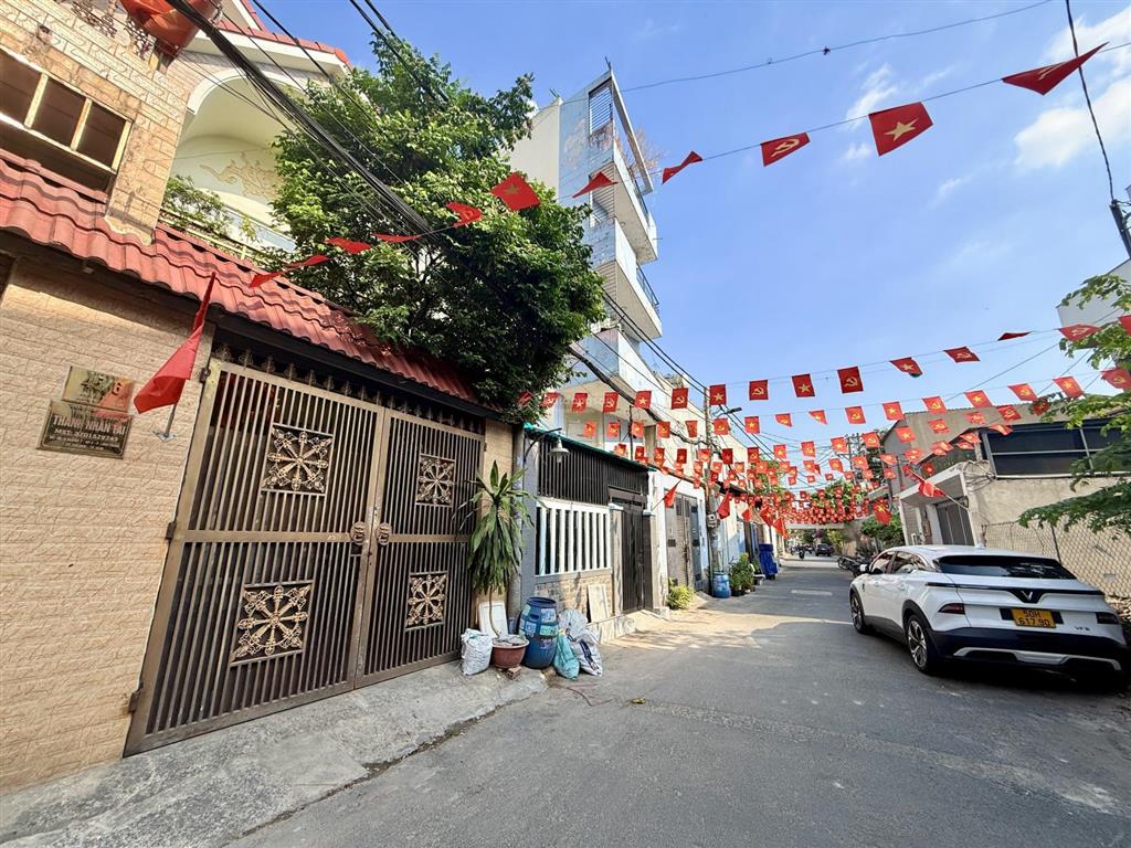 Ngang gần 7m, ngay hoàng diệu 2  diện tích siêu khủngbán nhà 3 tầng 130m2 hxh, phường linh trung