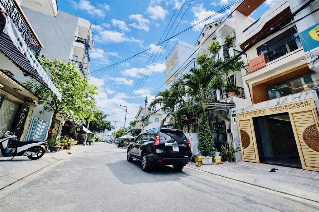 Hàng hiếm bán đất chỉ 106/m2  tiện xây chdv 6 tầng  đường 12m  108m2 (5mx21.5m)  trần thái tông