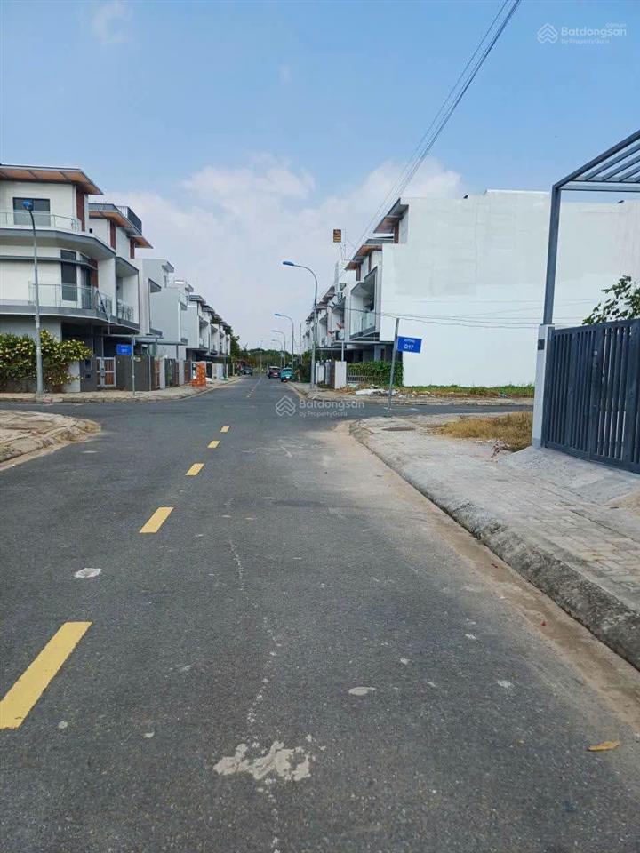 Nhà nguyên căn 100m khu đô thị mới đông tăng long kích thước 5x20m 4pn 4wc, có máy lạnh
