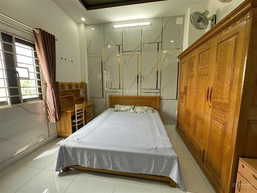 Nhà cho thuê gần vinhomes quận 9 4pn 4wc full nội thất. giá 15 triệu rộng rãi sạch sẽ.