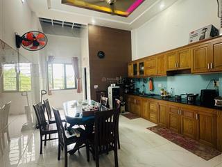 Nhà cho thuê gần vinhomes quận 9 4pn 4wc full nội thất. giá 15 triệu rộng rãi sạch sẽ.