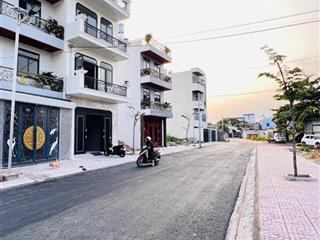Kẹt tiền bán gấp! ngay chợ đêm nhà(100m2) kdc an sương giá 2tỷ988, gần quang trung