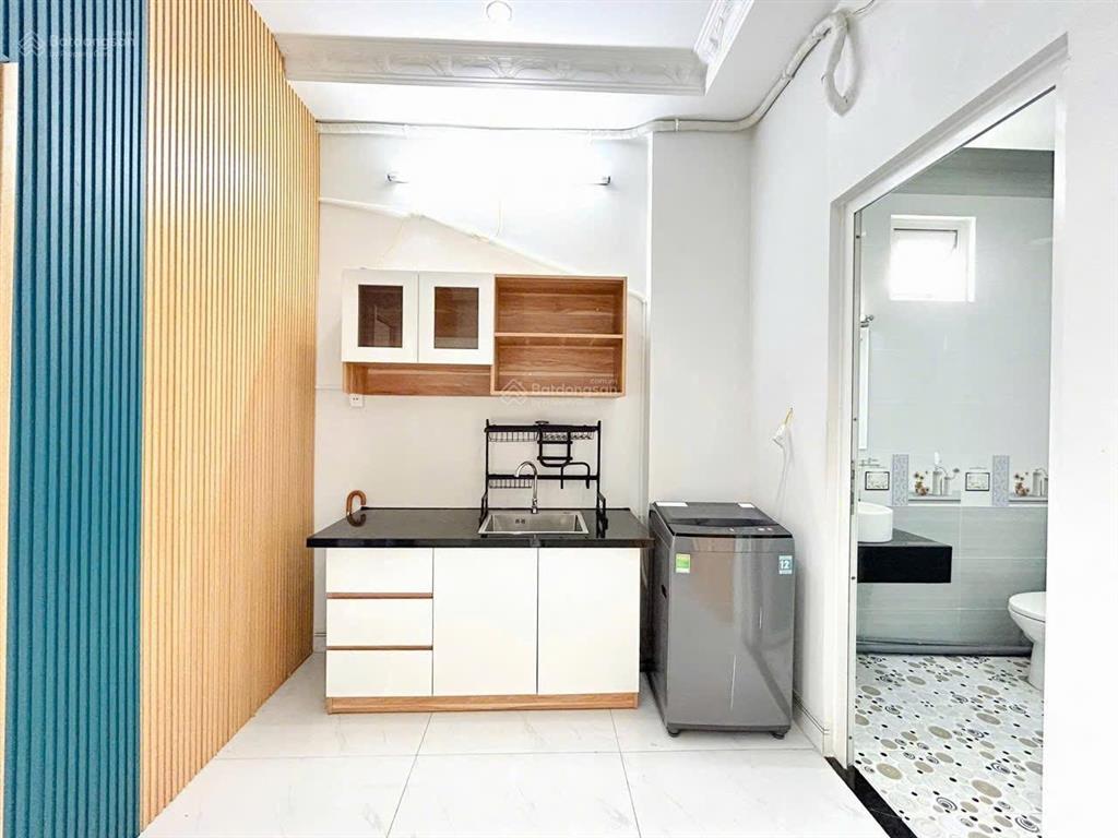 Cho thuê cc mini 2pn phú nhuận, 50m2 ban công, máy giặt riêng, ngay phan xích long giáp quận 1 3