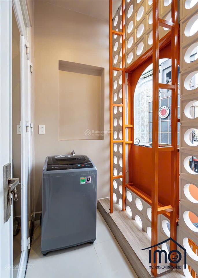 Cho thuê căn hộ quận 1, rộng 40m2 full nội thất, ban công máy giặt riêng, tiện di chuyển các quận