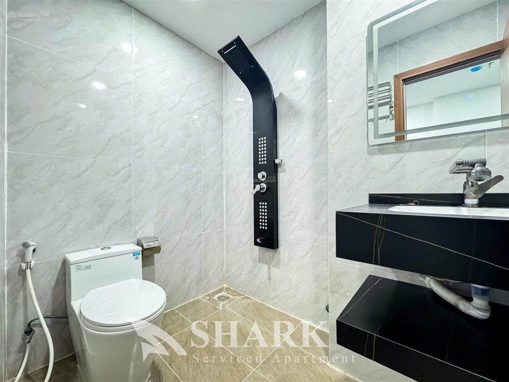 Cho thuê căn hộ 1 phòng ngủ, 40m2 full nội thất, thang máy hầm xe ngay chợ bà chiểu giáp quận 1