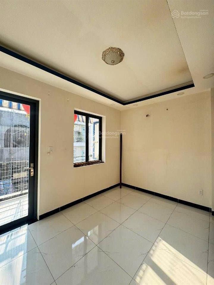 Trường lưu  3 tầng  hxh thông 8m  52m2 4pn  dân cư đồng bộ  4.3tỷ