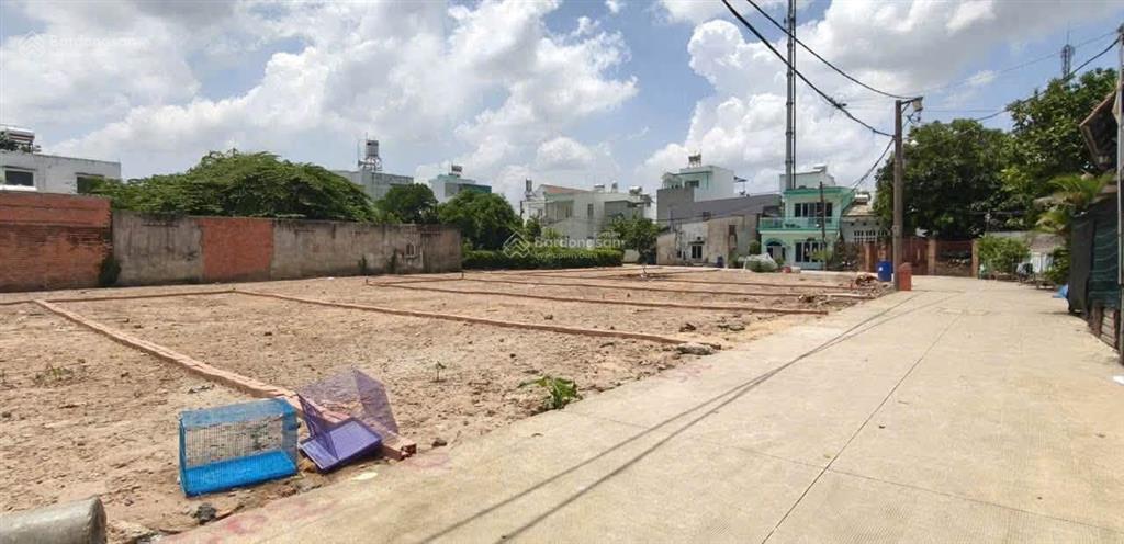 Bán lô đất 5x20m, có 90m2 thổ  đường lê thị kim, ngay sát ubnd xuân thới sơn  giá 3 tỷ tl