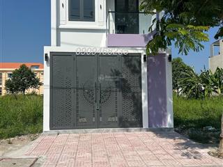 Tuấn hailongreal 4,5 tỷ nhà 2 tầng mới 100% tại kdc long hậu giáp nhà bè, cách phú mỹ hưng 25 phút