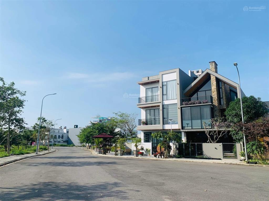 Cắt lỗ bán gấp! lô góc 2 mặt tiền siêu hiếm ngay trường đại học fpt. có thương lượng