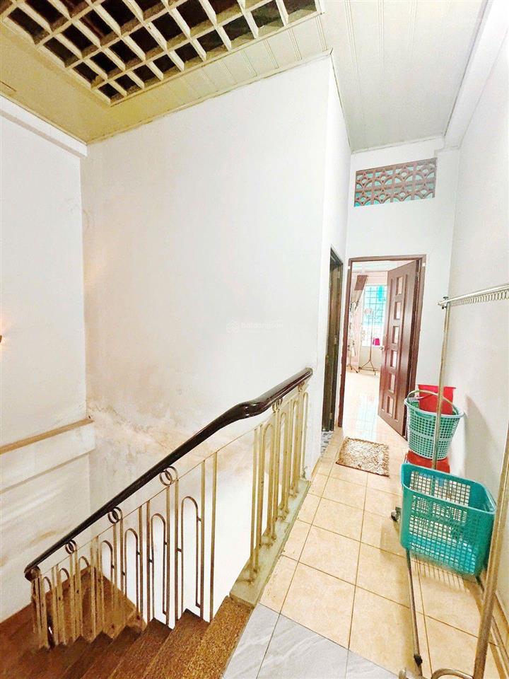 Gấp giảm gần 1t sát mặt tô hiệu hxh né thông 2 tầng đúc 4x16m gần ngay đầm sen chỉ còn hơn 6 tỷ