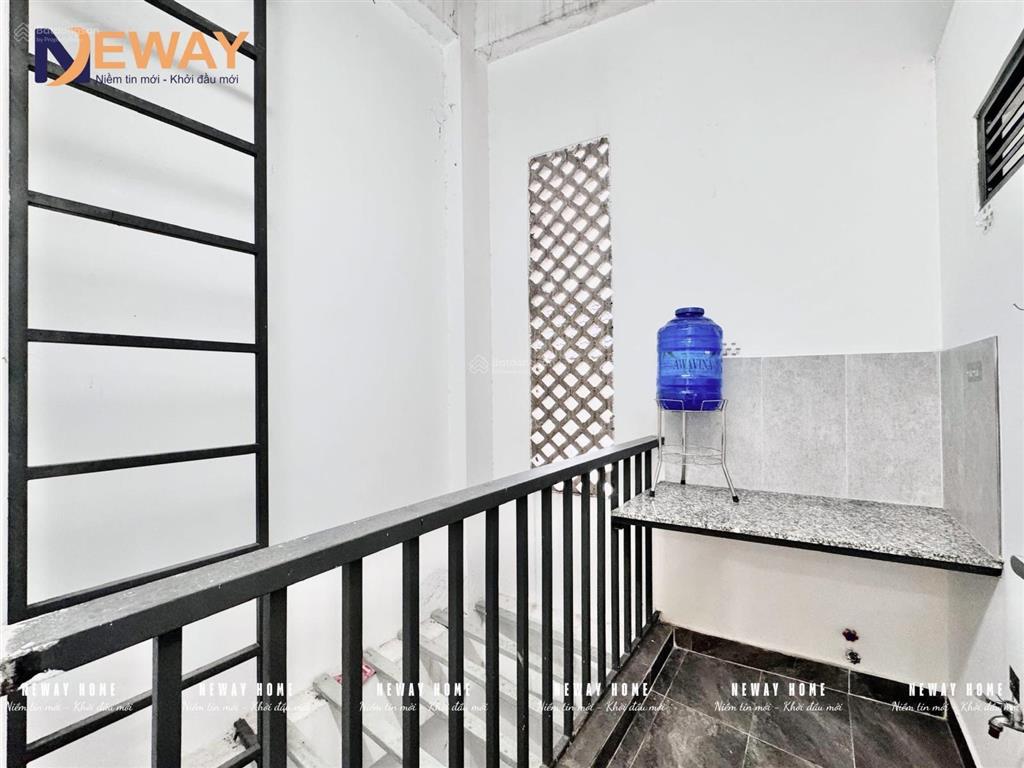 Căn hộ tách bếp full nội thất có thang máy, free hết phí chỉ tính điện ngay hương lộ 2