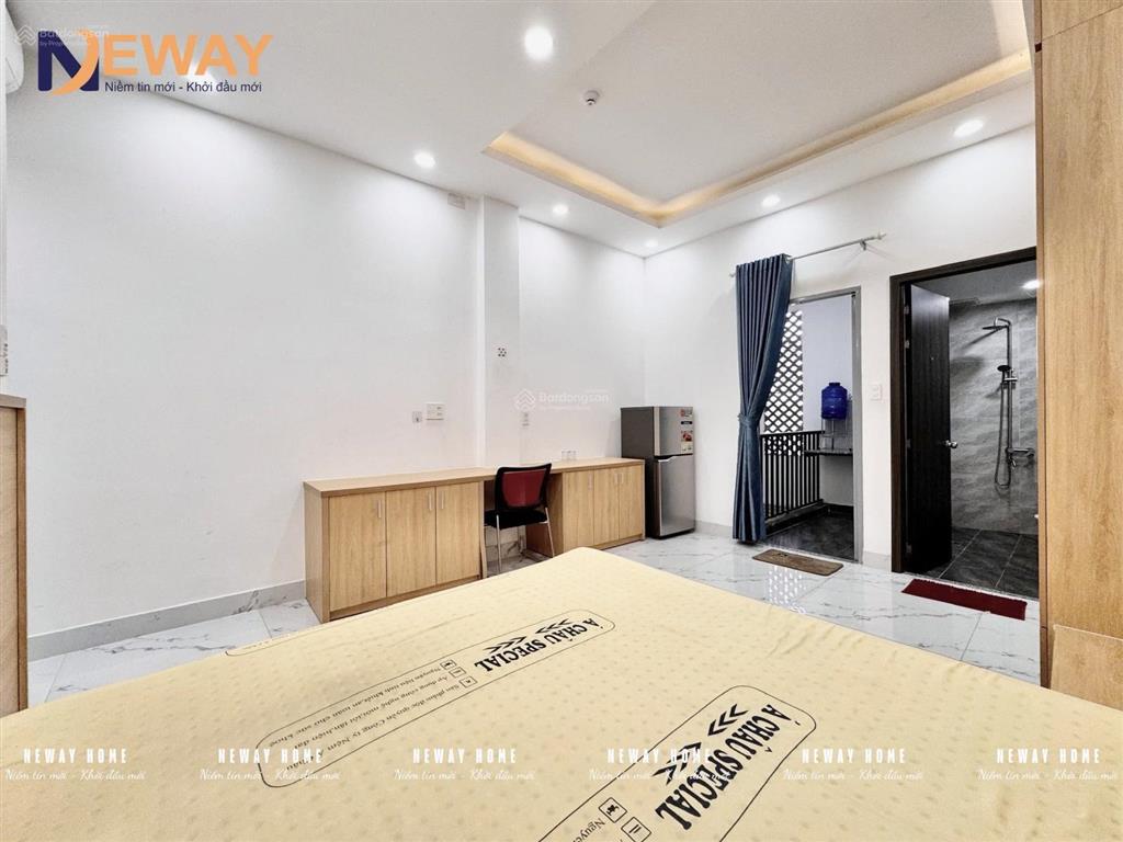 Căn hộ tách bếp full nội thất có thang máy, free hết phí chỉ tính điện ngay hương lộ 2