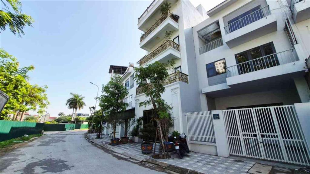 Chính chủ chuyển sang biệt thự cần bán bớt liền kề foresa xuân phương