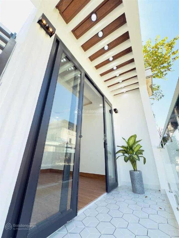 Cực hiếm! nhà 4 tầng view góc  cách mt hưng phú 10m  tặng full nội thất  chỉ nhỉnh 5 tỷ